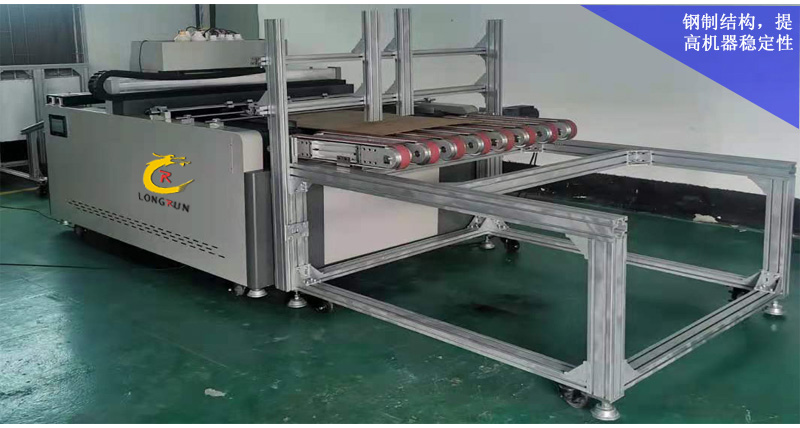 紙箱流水線無版印刷機(jī)采用全鋼制結(jié)構(gòu)，提高機(jī)器穩(wěn)定性。